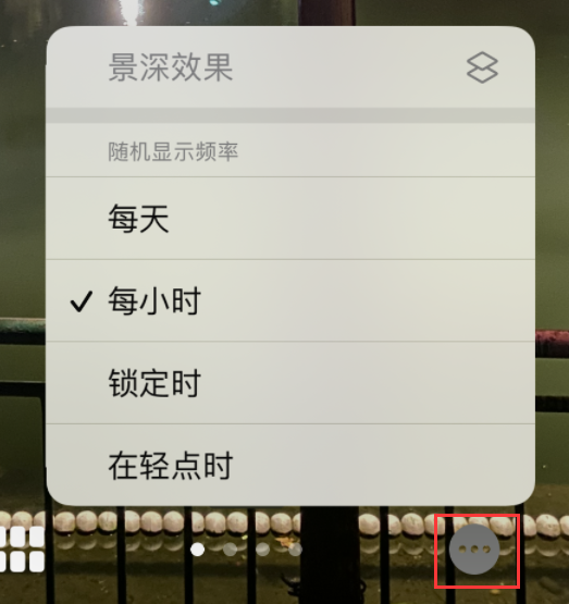 宕昌苹果手机维修分享iOS 16 小技巧：锁定屏幕支持随机切换指定照片 
