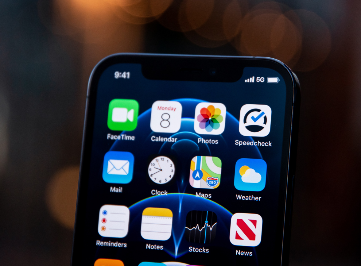宕昌苹果手机维修分享为什么 iPhone 12 在冬季会自动关机 